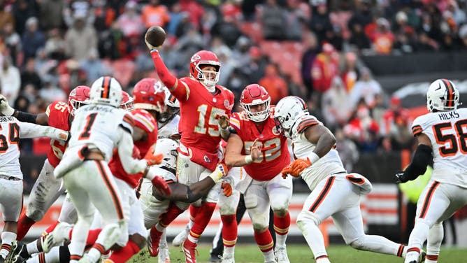 Patrick Mahomes Gets Twisted In Awkward Hit, Doesn't Return Against Browns