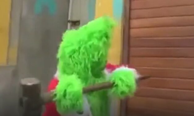 Police Officer Dressed as the Grinch Beats Door Open with Sledge Hammer, Makes Drug Bust in Peru – VIDEO