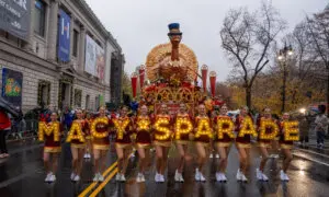 Macy’s Thanksgiving Day Parade: Giant Balloons, Floats, and Wet Weather