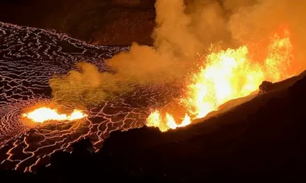 Hawaii: Kilauea Volcano Erupts