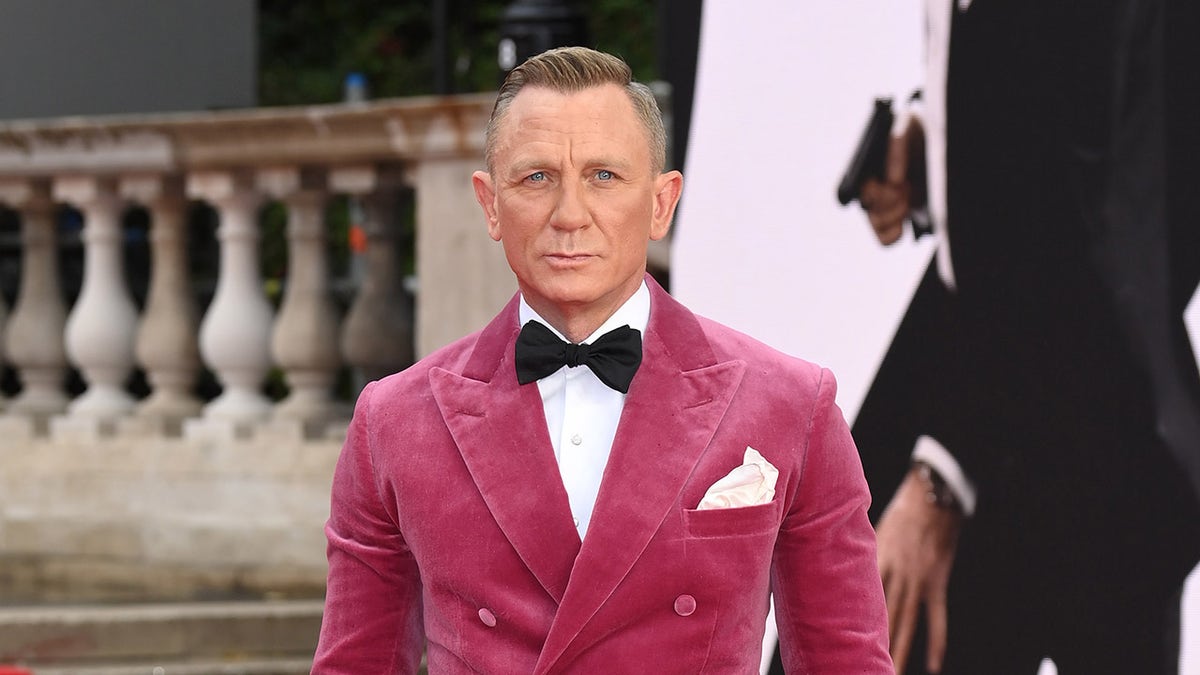 Daniel Craig sports pink blazer at No Time To Die premiere in London