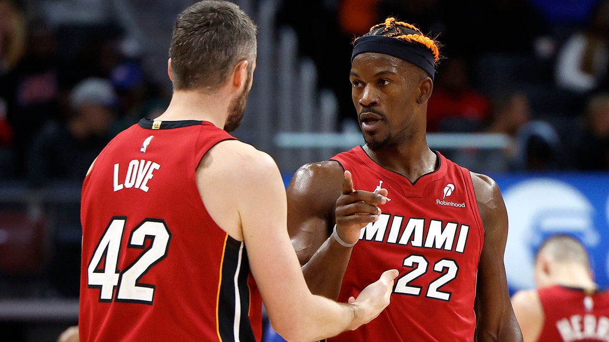 Jimmy Butler talks to Kevin Love