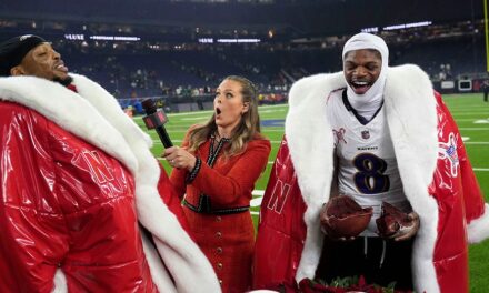 Ravens’ Lamar Jackson, Derrick Henry refuse to eat Netflix football cake in awkward moment