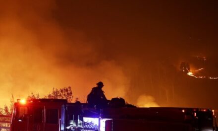 VIDEO: Franklin Fire Rages in Malibu, Burning 2,200 Acres Near Pepperdine University