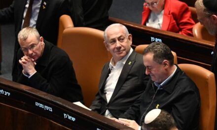 Netanyahu goes against doctor’s orders, appears in Israeli parliament after surgery