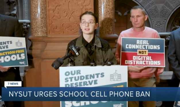 New York Teachers Union, and Some Students, Push for School Phone Ban