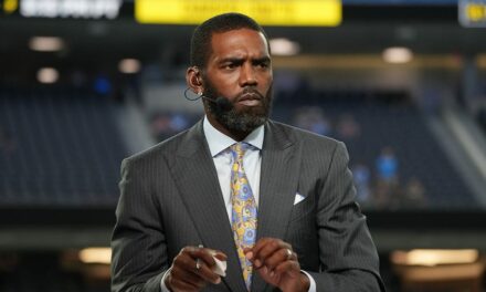 Football community rallies around NFL legend Randy Moss after revealing cancer diagnosis