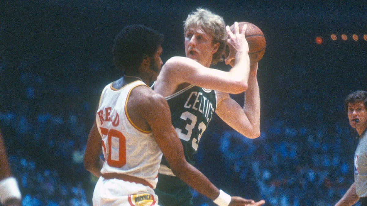 Robert Reid guarding Larry Bird