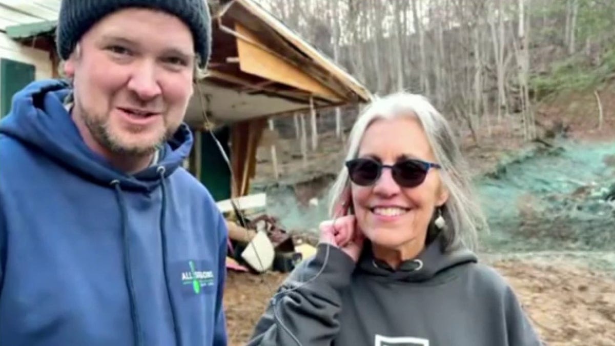 Tiny home recipient Ricky Ward and Wine to Water's Donna Dunham speak about helping the community during the Christmas season on 'America Reports.'