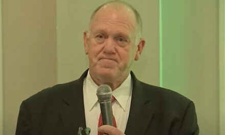 Trump Border Czar Tom Homan Gets a Hero’s Welcome in Blue Chicago Talking About Deportations (VIDEO)