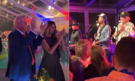 The Beach Boys Play Live for President Trump and Melania at Mar-a-Lago – VIDEO