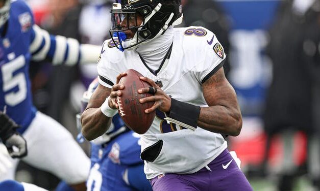 Lamar Jackson Somehow Scrambled For 20 Yards While Trying To Pull Up His Pants