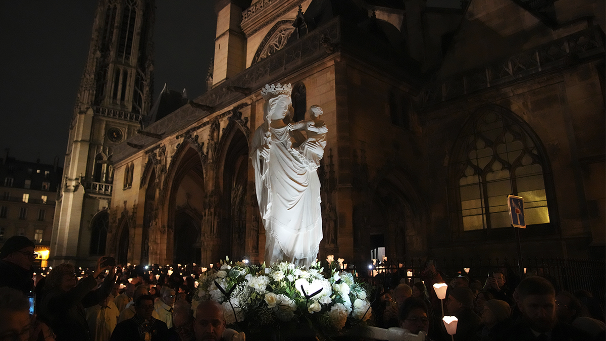 virgin mary statue paris