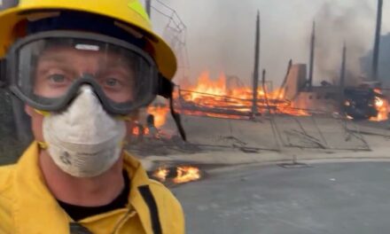 Multiple Homes Are Burning as Los Angeles Firefighters Are Having Issues with Water Pressure – Wildfire Rages Out of Control – Hydrants Are Dry (VIDEOS)