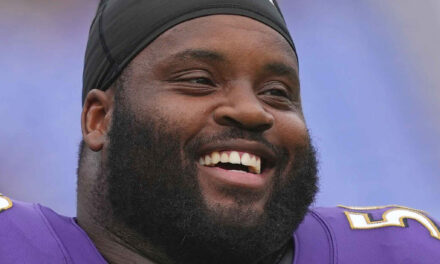 Baltimore Ravens Lineman Has Everyone Going Wild After Great, Yet Bizarre Play