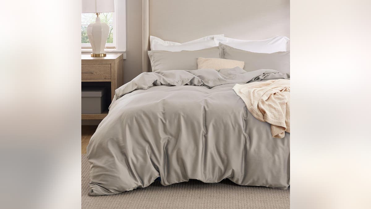 This duvet cover is sweat-resistant and breathable. 