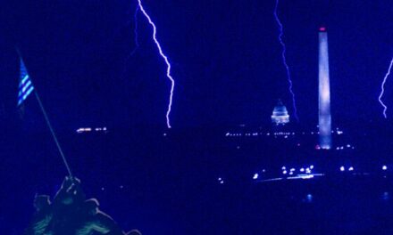 WATCH: Lightning Strikes Capitol Dome on New Year’s Eve