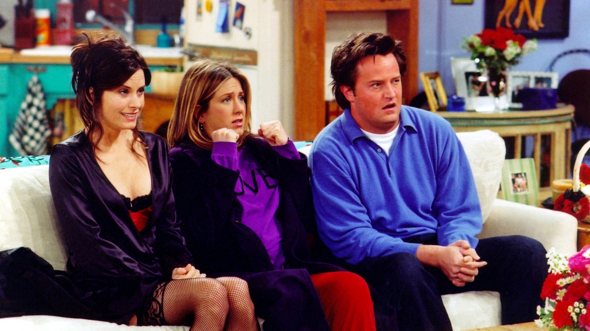 Courteney Cox, Jennifer Aniston and Matthew Perry in 