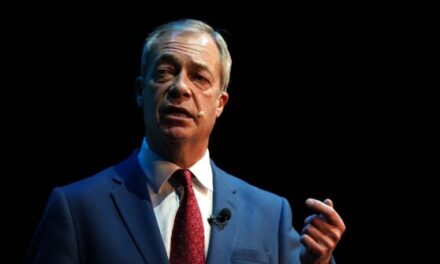 Farage Calls for Investigation into PM Starmer’s Alleged Role in Muslim Grooming Gang Failures as Top Prosecutor