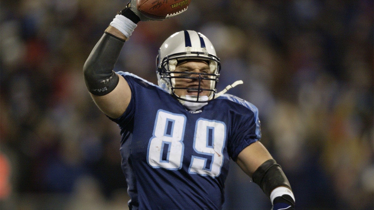 Frank Wycheck in a Titans uniform