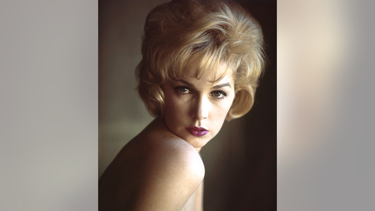 Stella Stevens posing as a pinup while staring at the camera