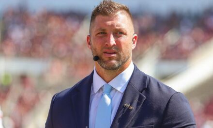 Tim Tebow issues prayer to ‘bring rain to California,’ sends thoughts to locals during wildfires