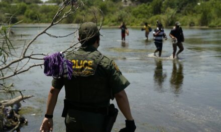 Honduras Threatens to Shut Down US Military Base Over Deportations