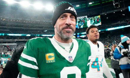 Aaron Rodgers still has ‘a lot of juice left in the tank,’ NFL legend Brett Favre says