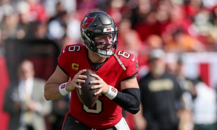 Baker Mayfield leads Bucs to 4th quarter comeback over Saints to win NFC South title