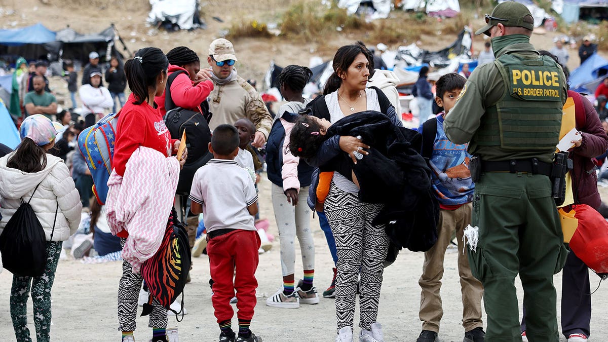 migrant crossing US