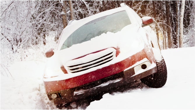 Dad roasts daughter after she gets stuck in the snow. (Credit: Getty Images)