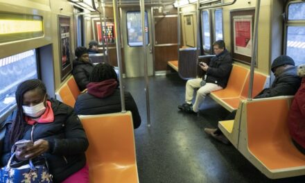 We Don’t Have to Live This Way: Pic Shows How NYC Subway Riders Stand So They’re Not Another Victim