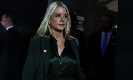 ‘Highly qualified’: Former state AGs urge Senate to confirm Bondi to lead Justice Department