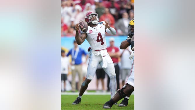 Alabama QB Crushed By Fans After Making NFL Decision