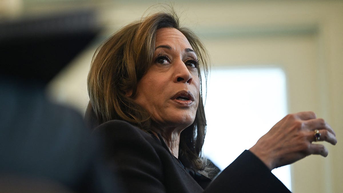 Kamala Harris in Oval Office for California fires briefing