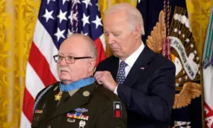 Biden Awards 7 Veterans With Medal of Honor, 8 First Responders With Medal of Valor