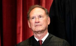 Alito Says He Did Not Discuss Emergency Motion During Trump Call