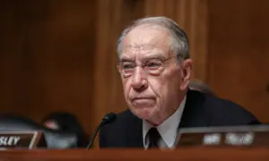 Sen. Grassley Asks FBI Director Wray to Leave Office