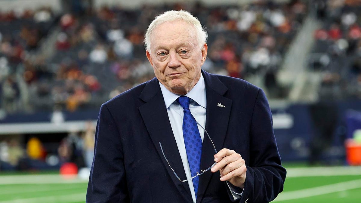 Jerry Jones on field