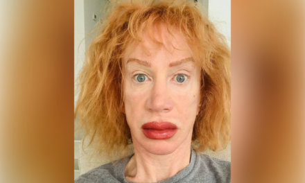 Crazed Kathy Griffin Begs Fans to Buy Tickets to Her Tour Before Trump Sends Her to an ‘Internment Camp’