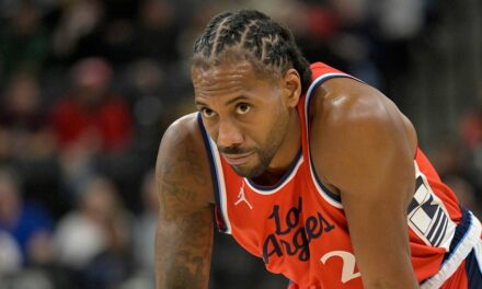 Clippers’ Kawhi Leonard leaves team to help family deal with raging wildfires: report