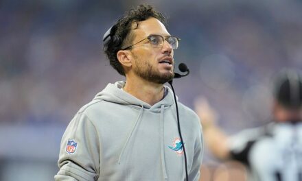 Mike McDaniel reflects on approach to player discipline during remarks about Dolphins’ subpar season