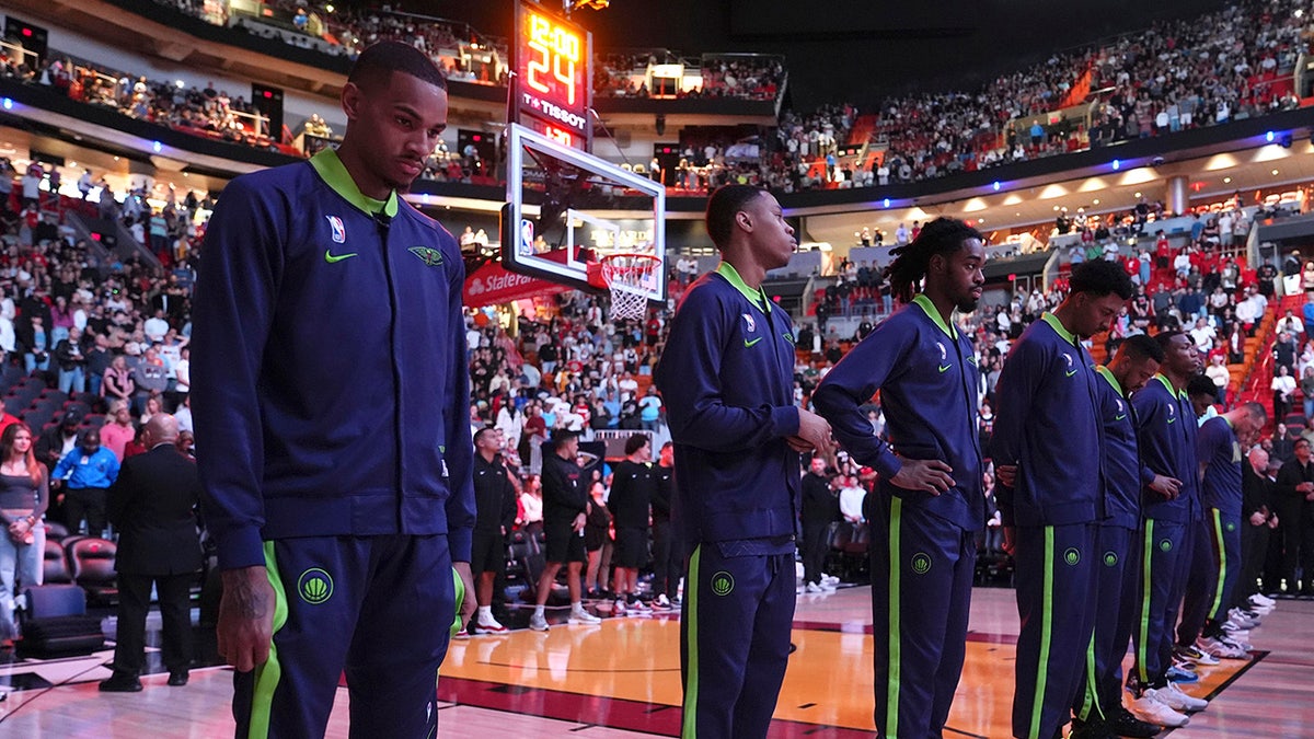 Pelicans players on the foul line