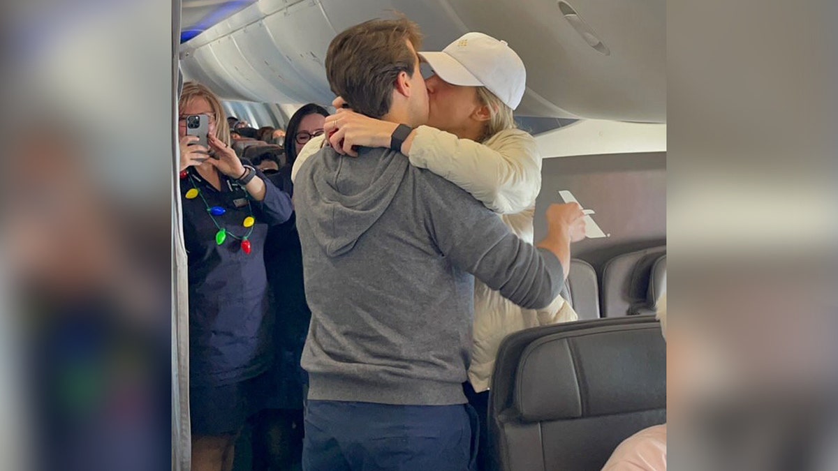 man proposes to to girlfriend mid-flight SWNS