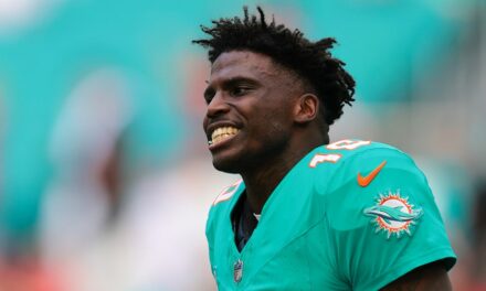 Tyreek Hill channels Antonio Brown after remarks about future with Dolphins