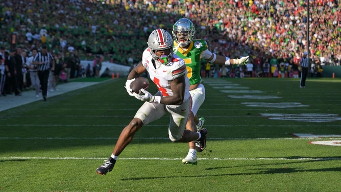 Ohio State Buckeyes WR Jeremiah Smith scores a touchdown vs. the Oregon Ducks in the 2025 College Football Playoff quarterfinal game at the Rose Bowl Stadium. (Jayne Kamin-Oncea-Imagn Images)